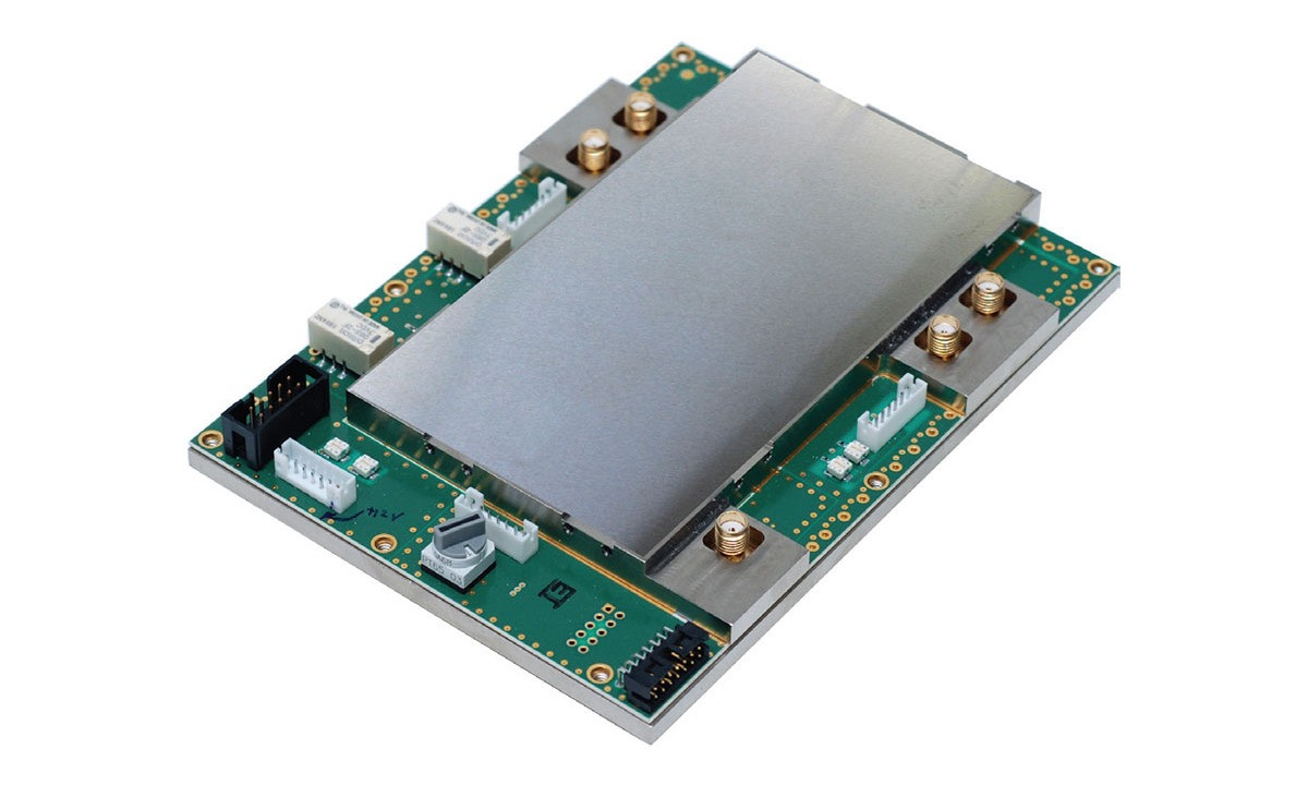 Microwave Frequency Synthesizers with Ultra-Low Close In Phase Noise